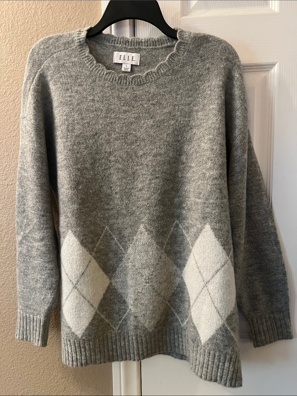 Elle Gray Sweater with White Argyle Pattern